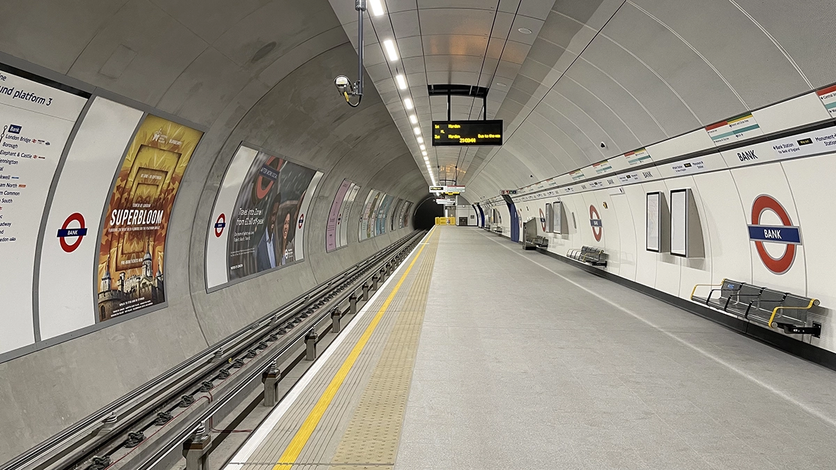 A wide Northern Line platform at Bank Tube Station