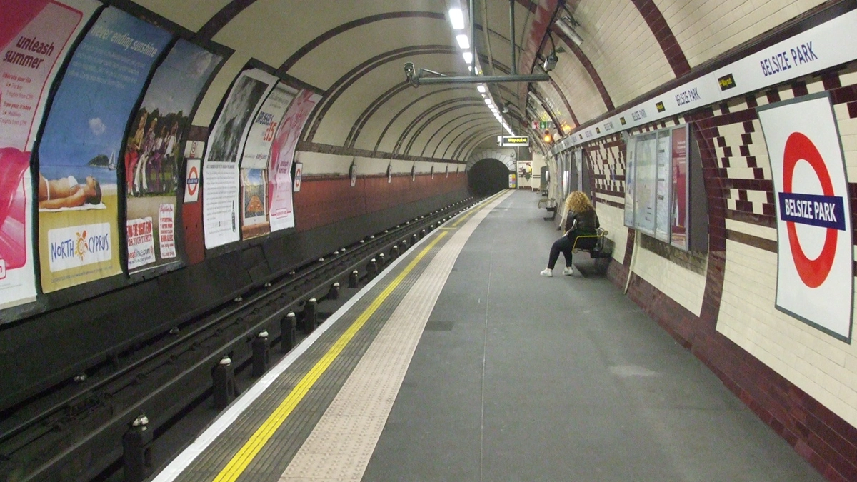 A tube platform at Belsize Park tube station