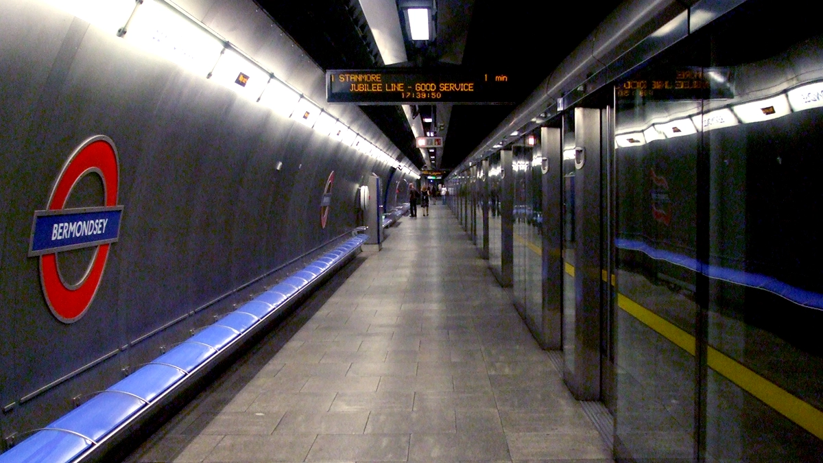 A Jubilee line platform at Bermondsey station