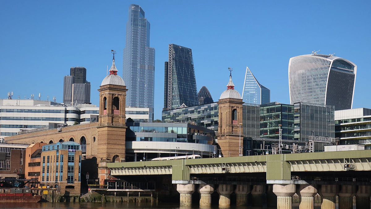 A train leaves Cannon Street station across the bridge