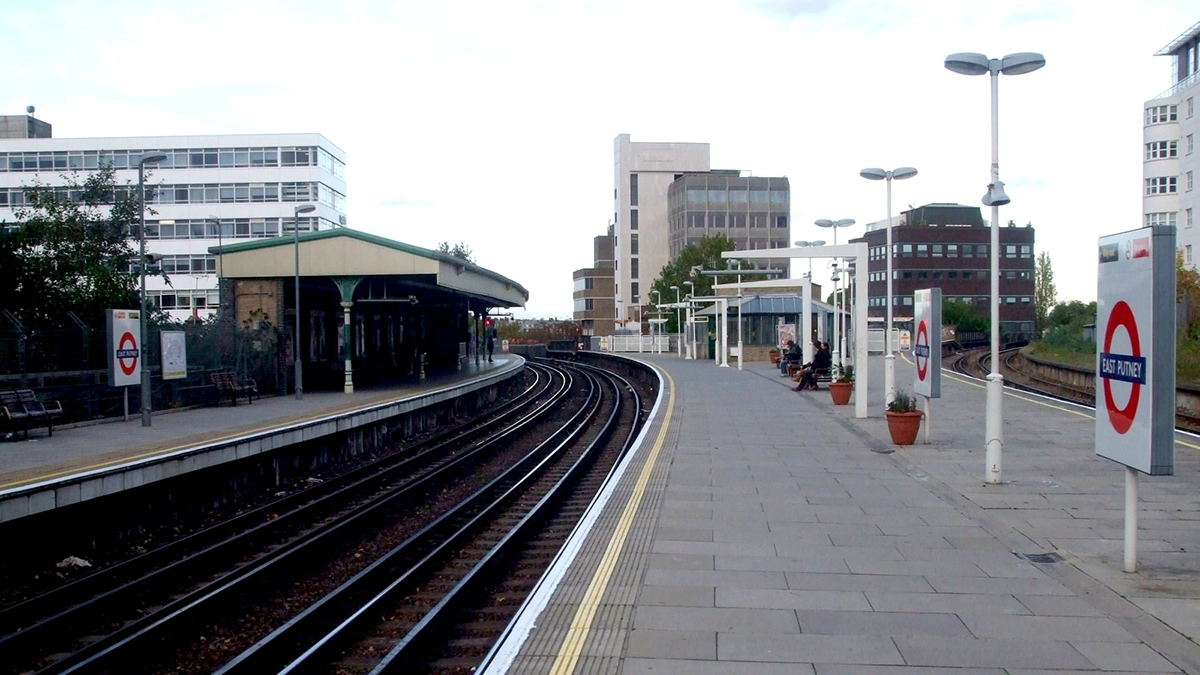 View along the open air platforms at East Putney tube station