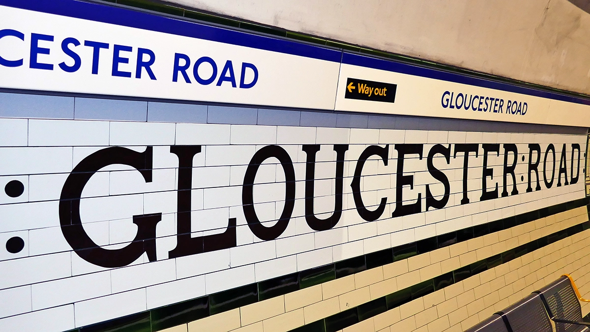 Gloucester Road tiles at platform level