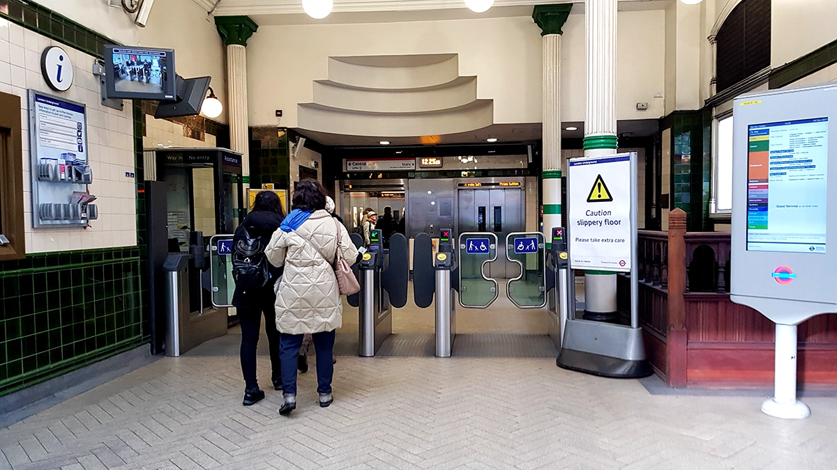 The entrance hall at Holland Park underground station