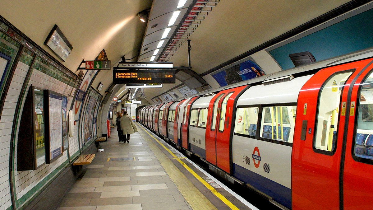A tube train at the platform in Kennington underground station