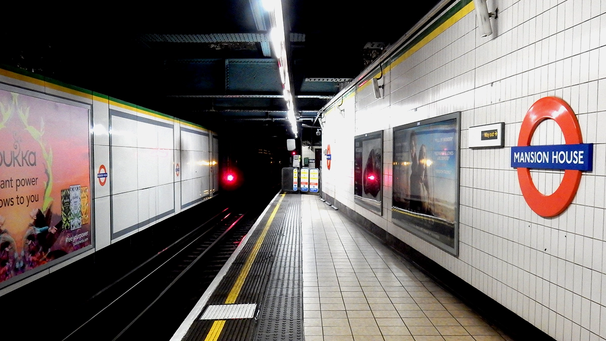 Platform level adverts at Mansion House station