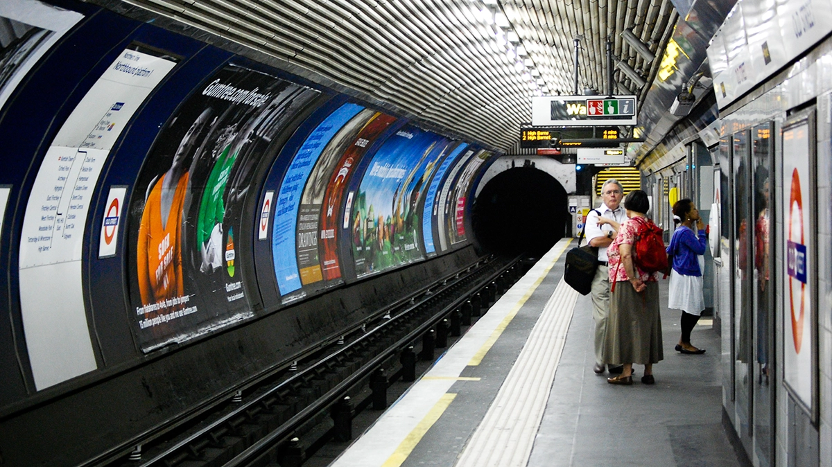 Cross track adverts on the platform at Old Street station