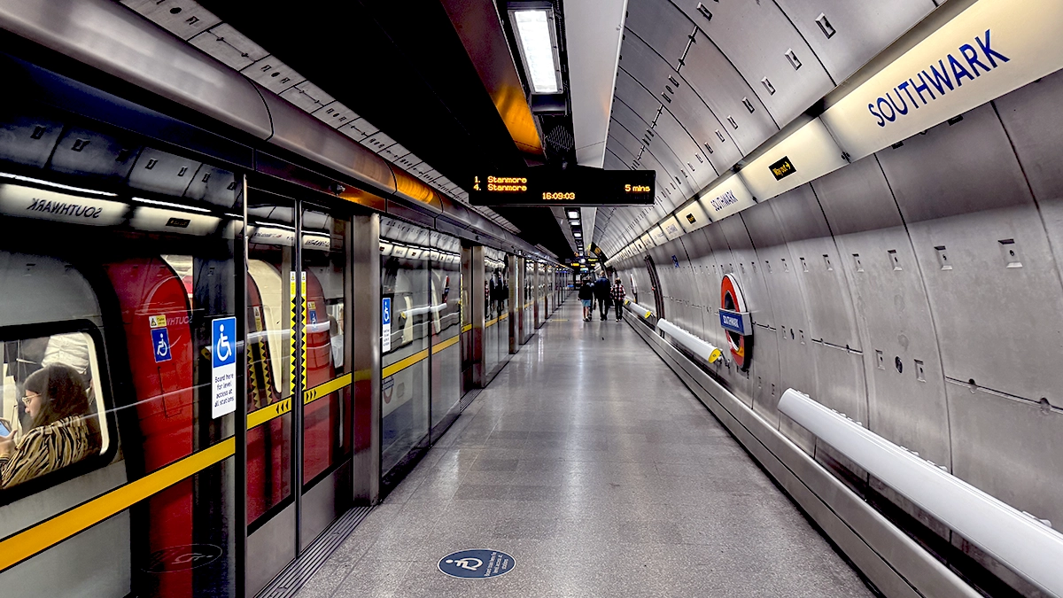 A tube train in the platform at Southwark underground station